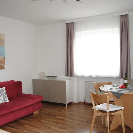 Haus Wohleb アパート *